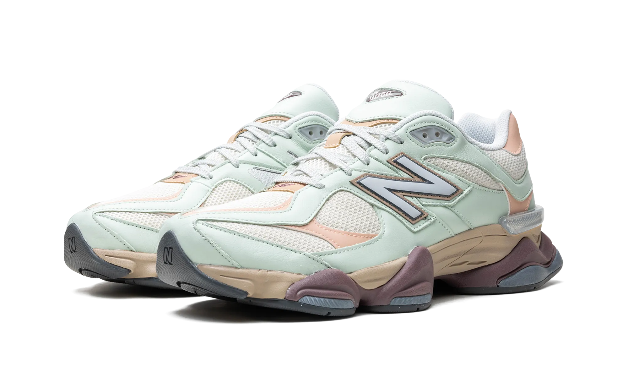 Versatile Fit 9060 "Clay Ash"