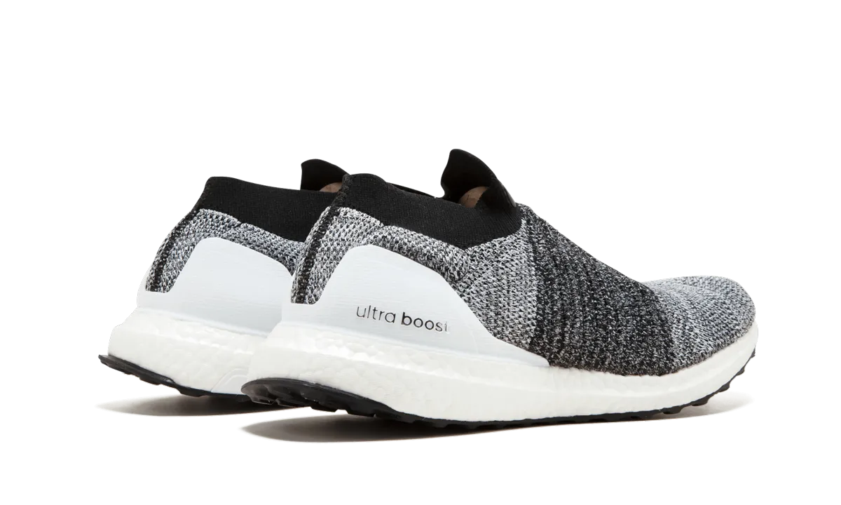 Mid Top Design UltraBoost Laceless "Oreo"