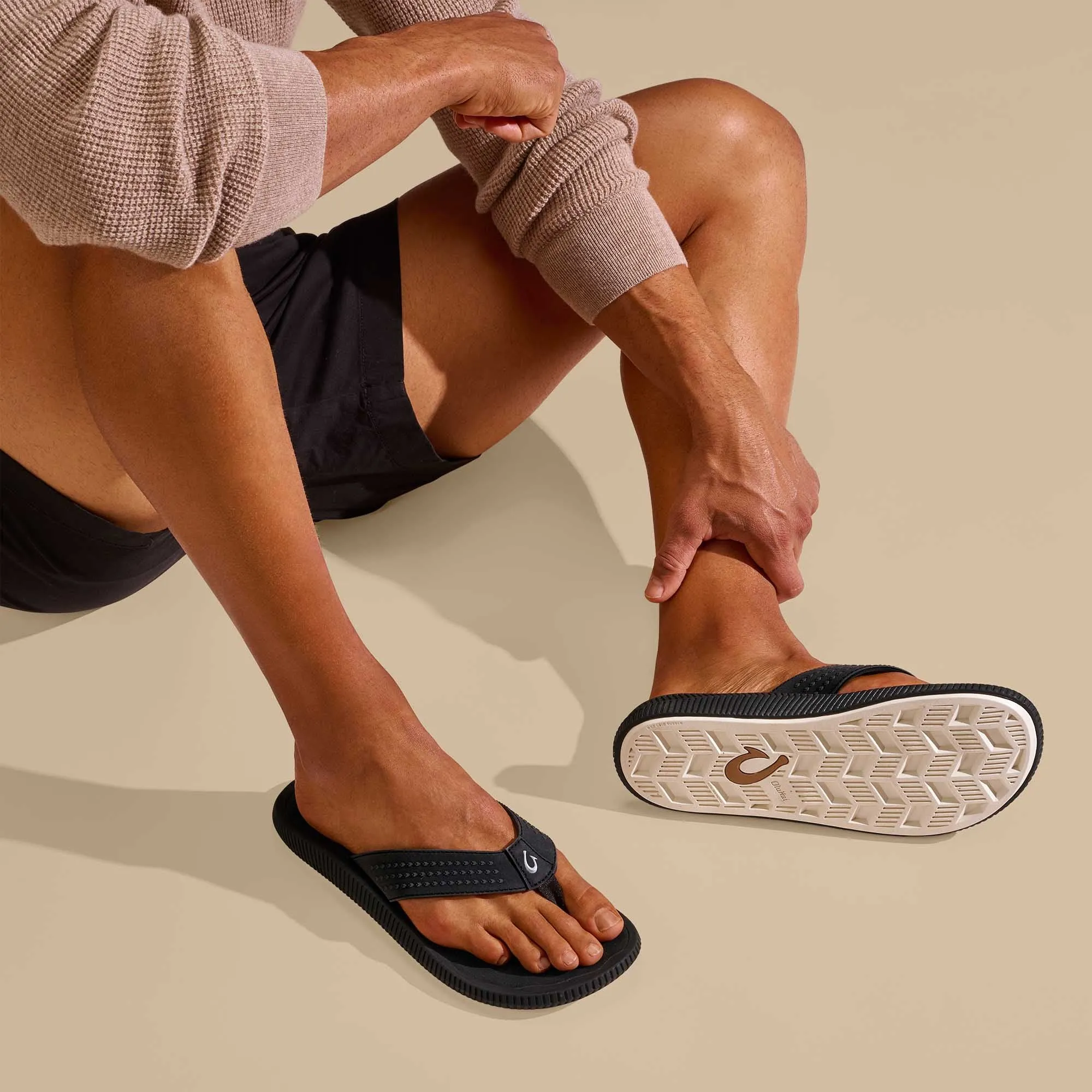 Narrow Fit Clean Lines Ulele - Black
