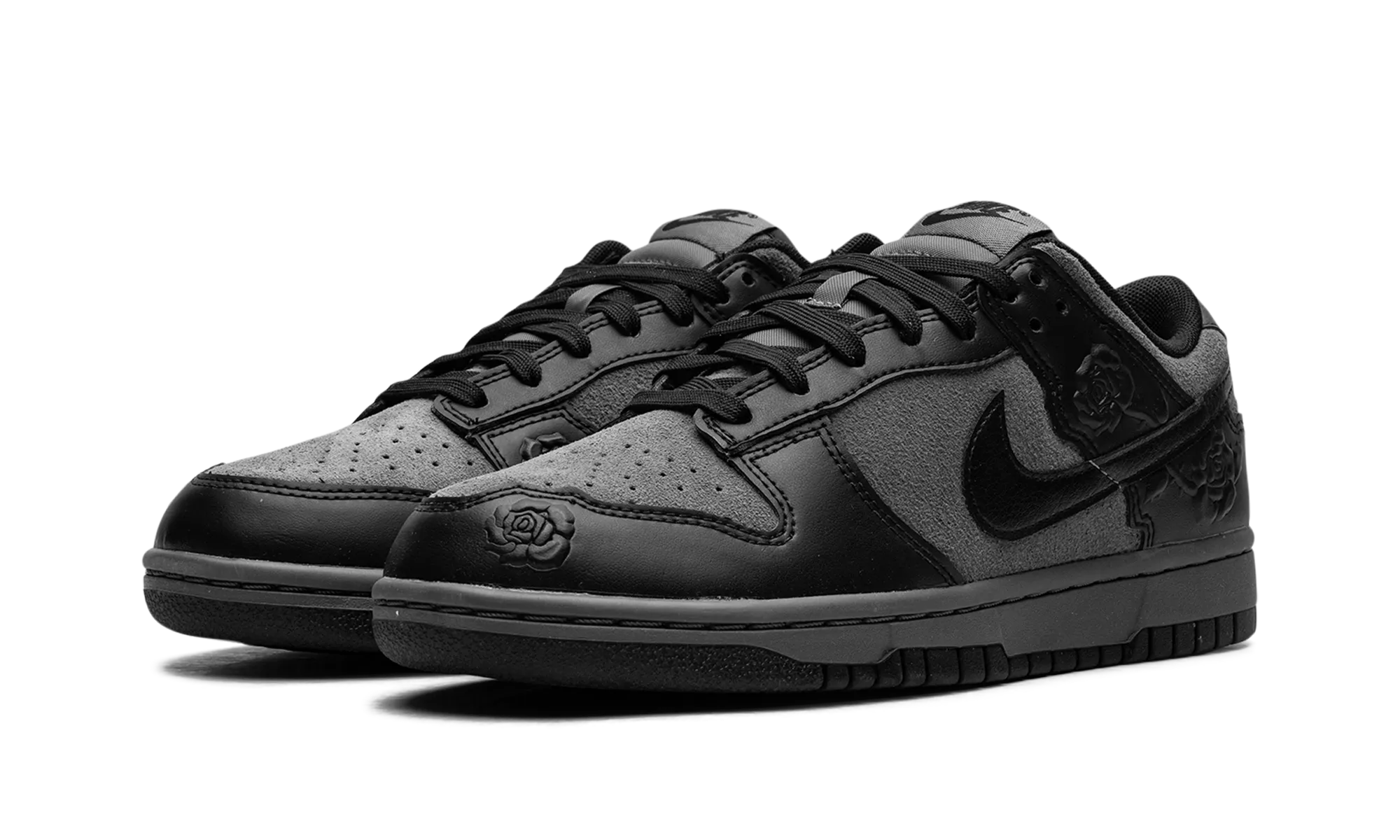 outdoor mode Light Pace Dunk Low WMNS "Black Roses"