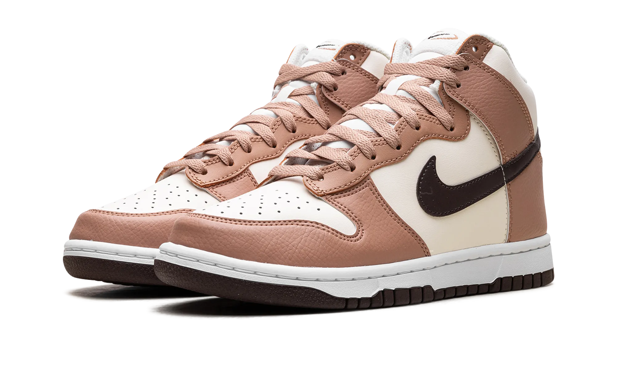 DUNK HIGH WMNS "Dusted Clay" Weekend Trip Unisex Look