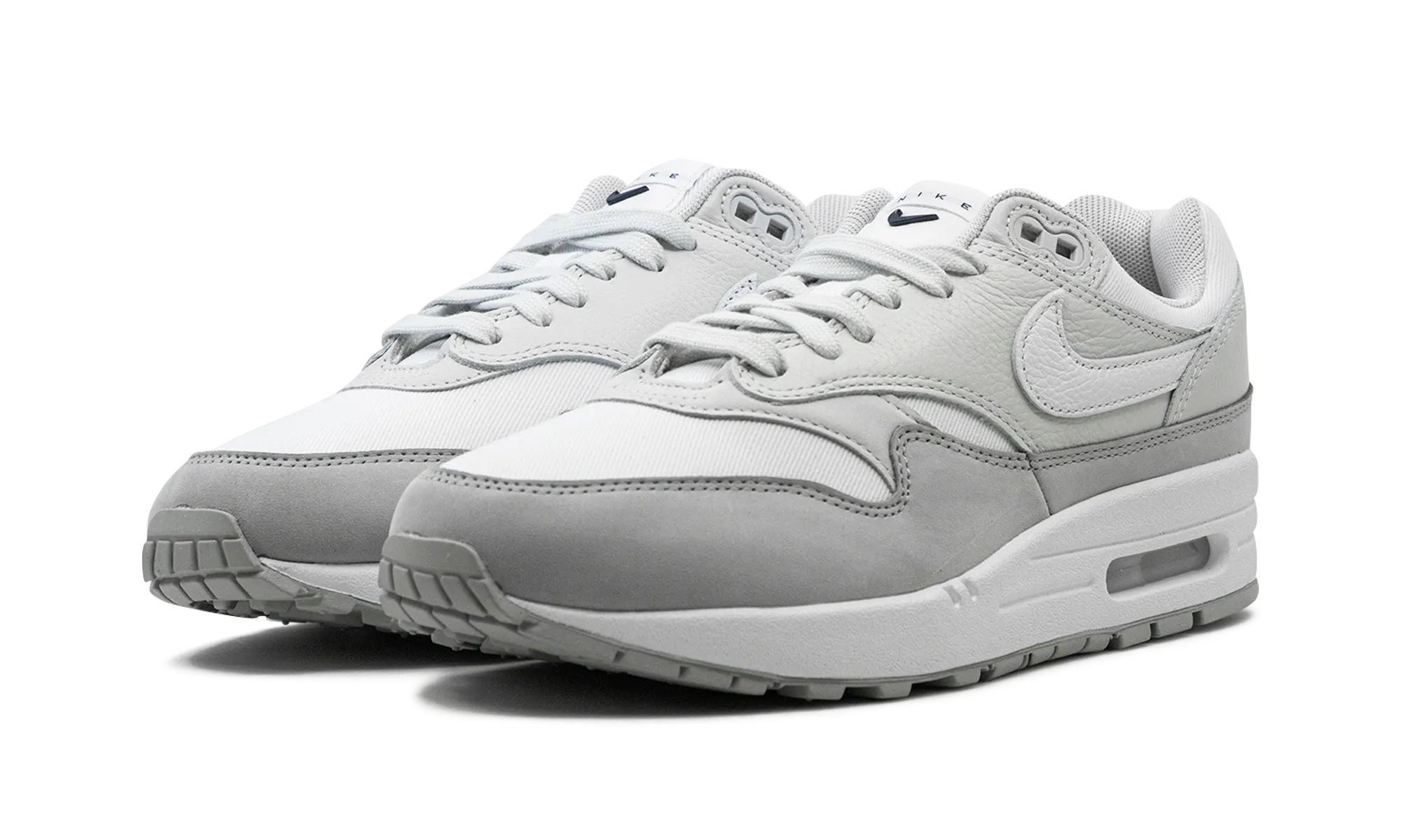 Weekend Escape AIR MAX 1 '87 LX WMNS "Light Smoke Grey"