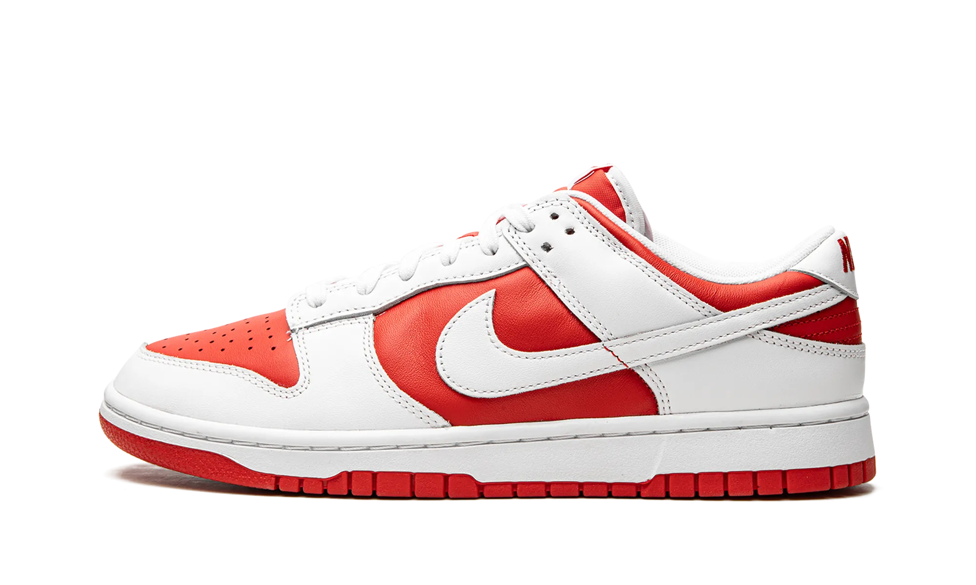 Timeless Look Dunk Low "University Red 2021"