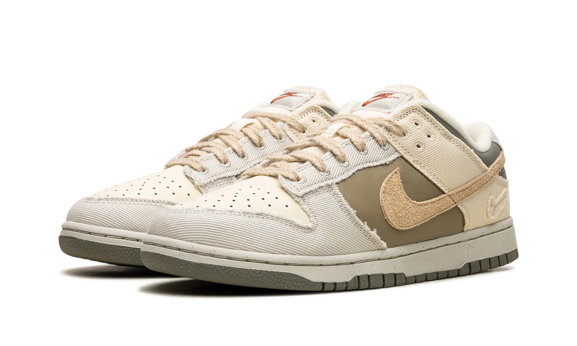 Stable Motion Slim Footprint DUNK LOW WMNS "Light Bone Neutral Olive"