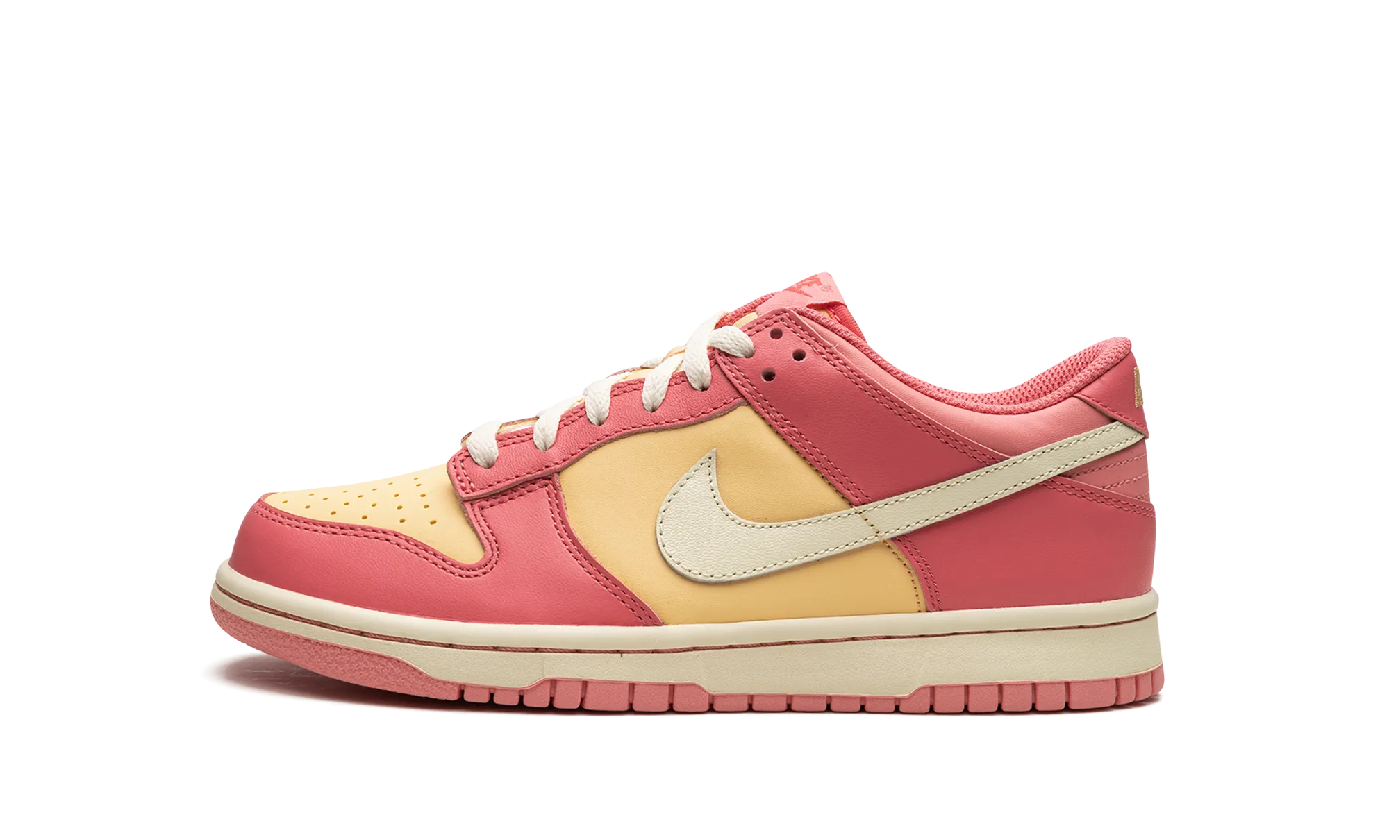 Minimal Look Dunk Low GS "Strawberry Peach Cream"