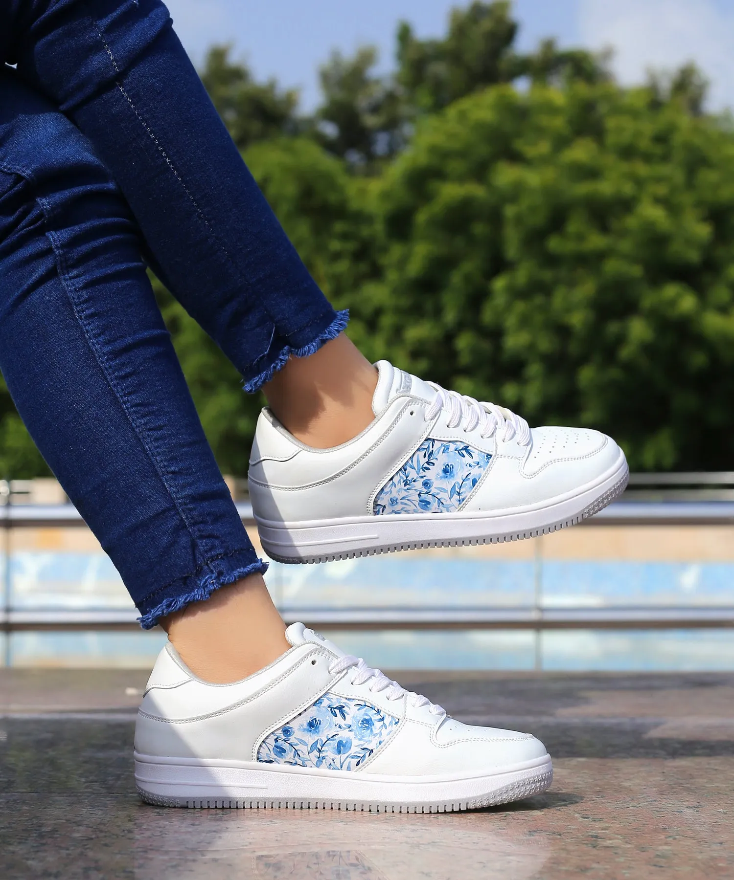 Ankle wrap Comfort support Bacca Bucci BLISS Low Top Flat Sole Fashion Women's Sneakers with Digital Prints