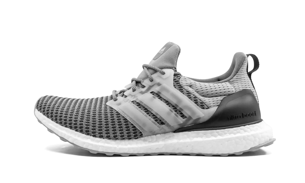 Easy To Clean Running Light Ultraboost UNDFTD "Undefeated"