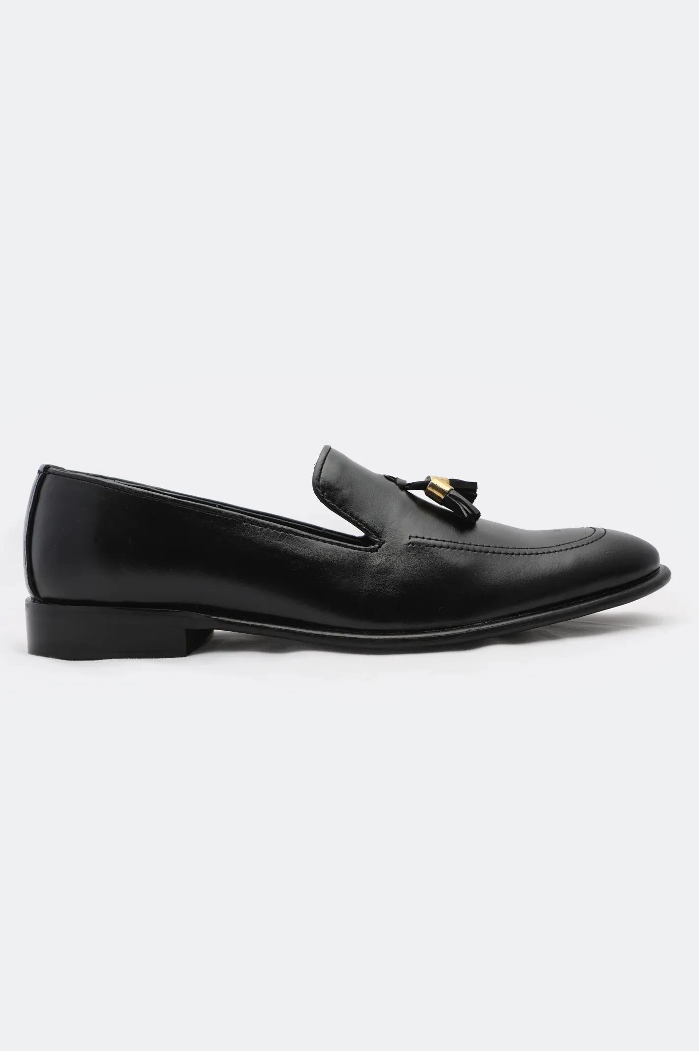 understated look Black Formal Shoes For Men