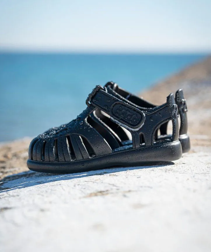 Modern Style Footbed Design Igor S10271 Tobby Solid Sandals - Negro