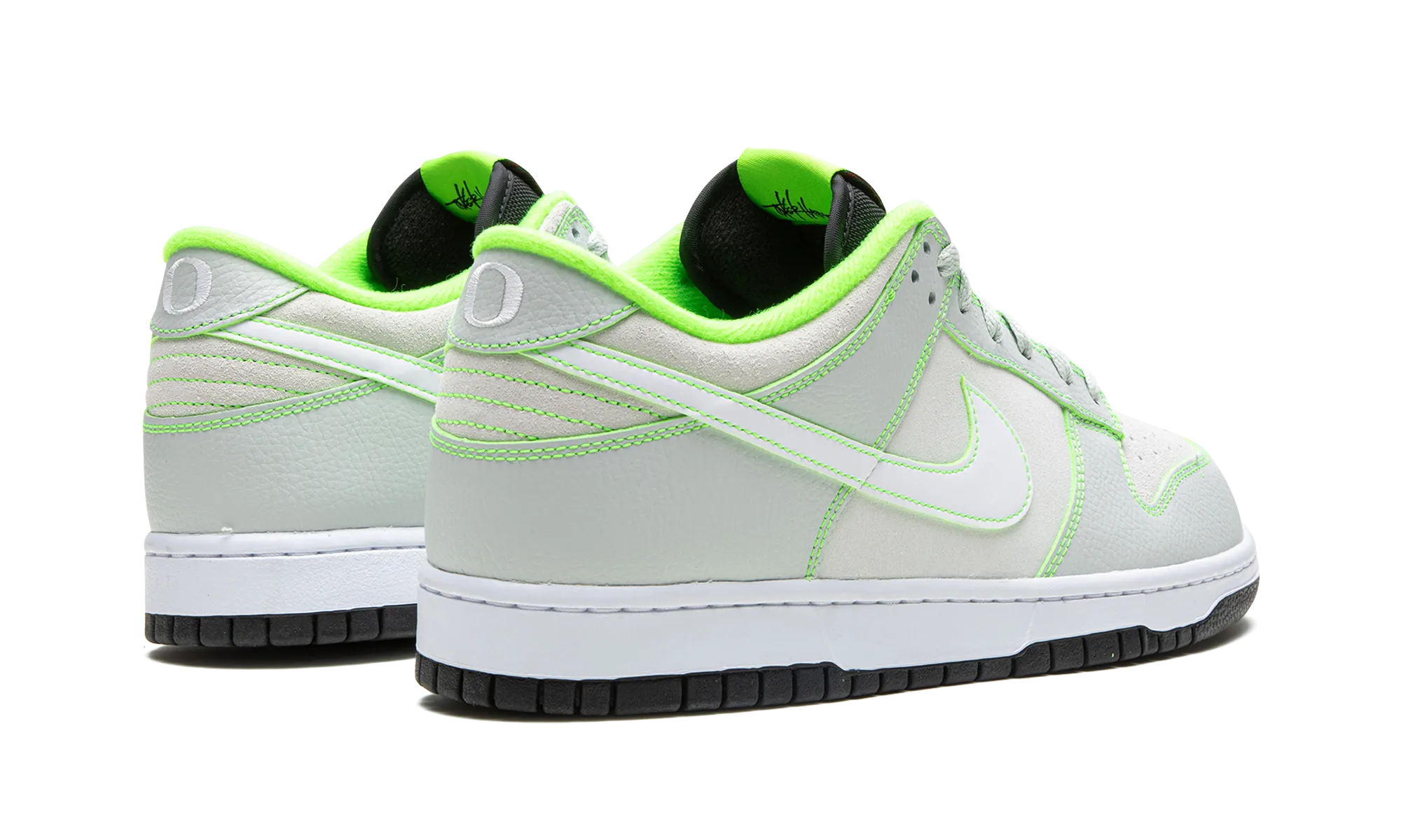 No Tie Office Friendly Dunk Low UO P "Oregon"
