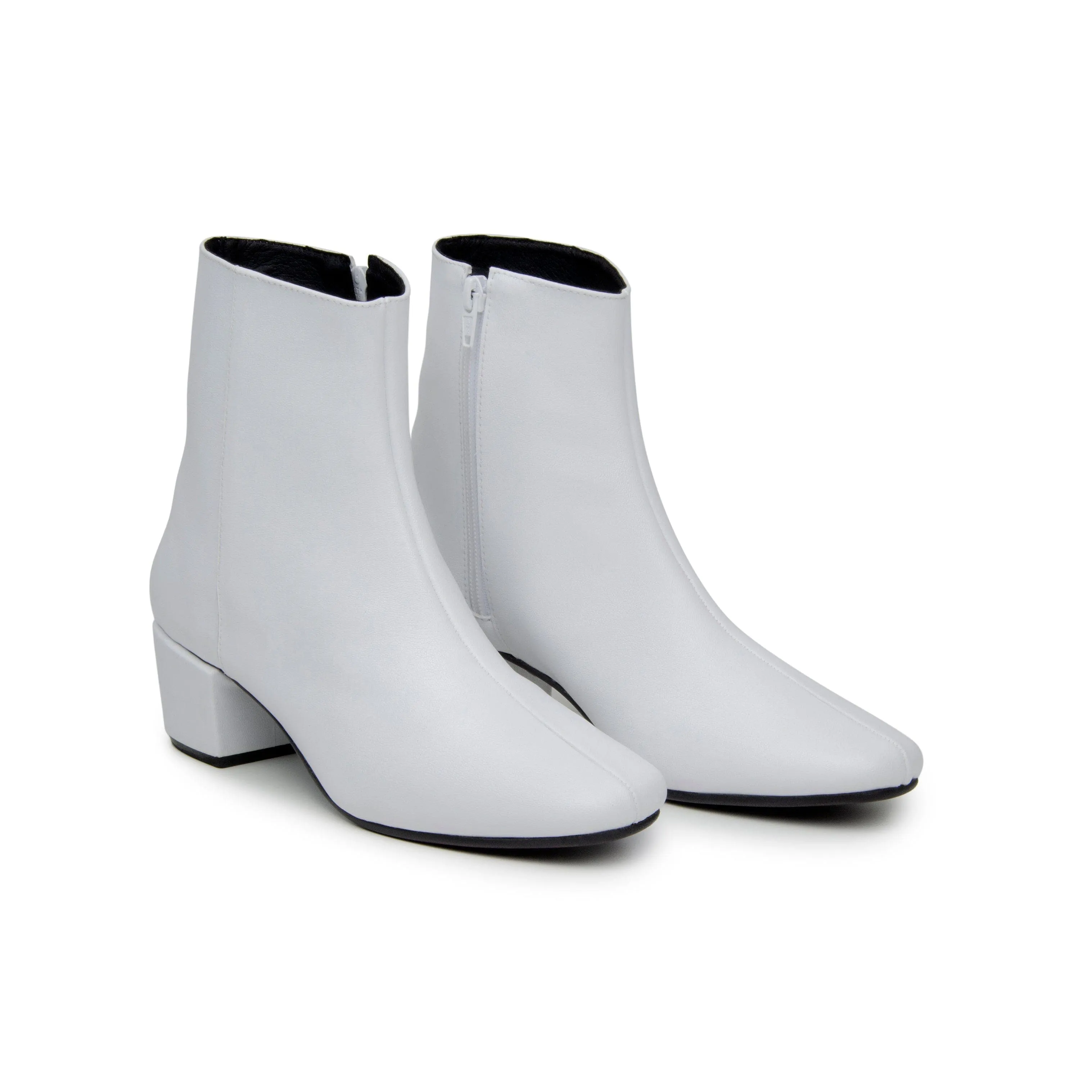 Flexible Frame Remote Hiking Eco Material Rough Trail Hiker 'Jacqui' corn-leather ?? ankle boot by Zette Shoes - white