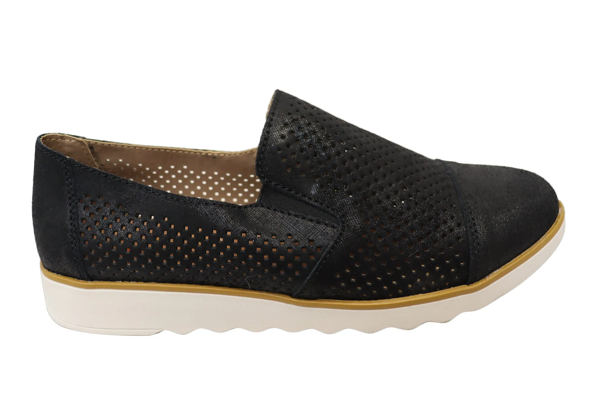 CC Resorts Andrea Womens Comfortable Leather Casual Flats Fashionable Lightweight Form Road Trip