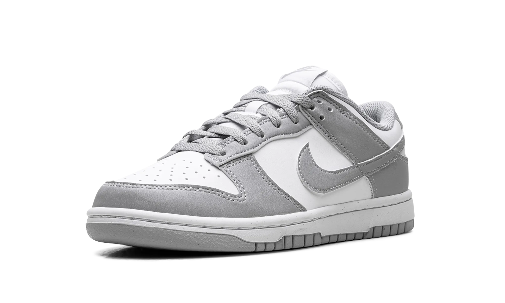 Dunk Low Next Nature WMNS "Light Smoke Grey" On Trend Weekend Outing