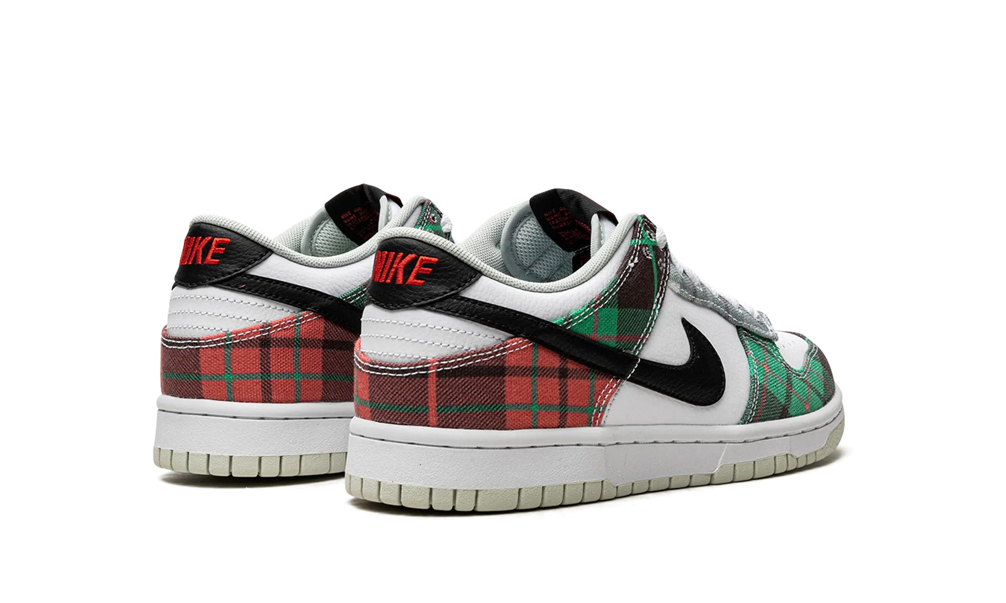 Dunk Low GS "Tartan Plaid" Mid Top Style