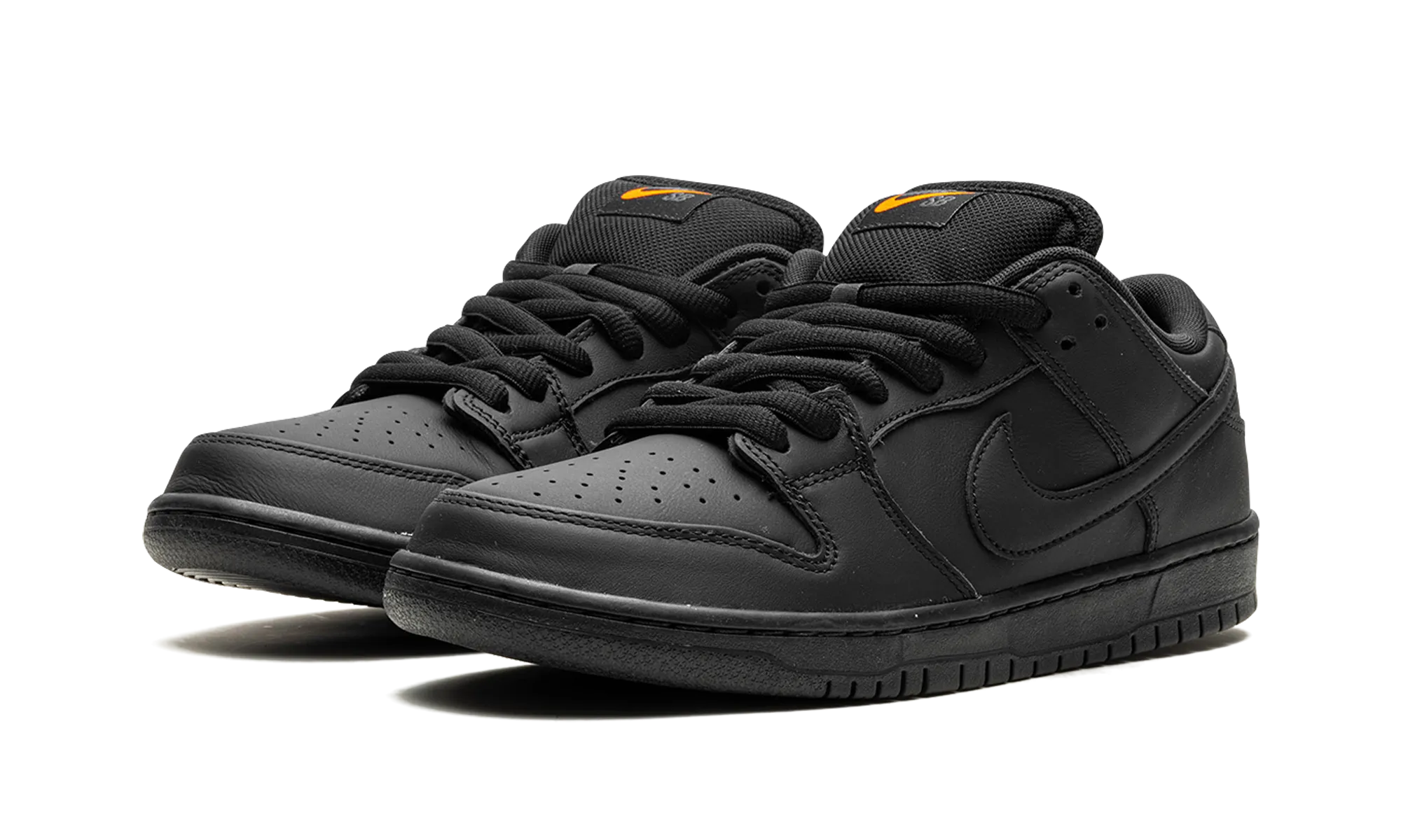 Comfy Steps Mountain Run SB Dunk "Triple Black"