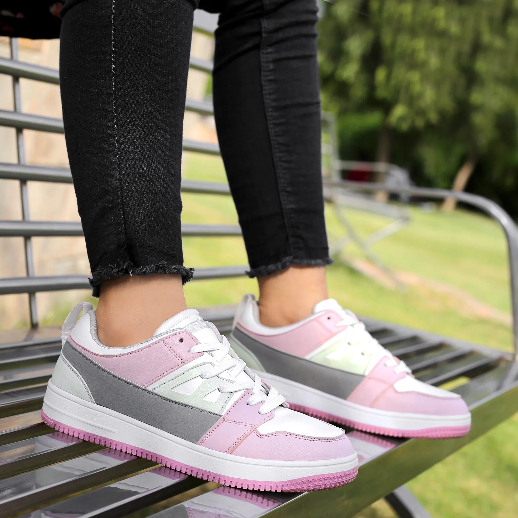 Bacca Bucci SERENITY Low Top Flat Sole Fashion Women's Sneakers heel cup City Edge