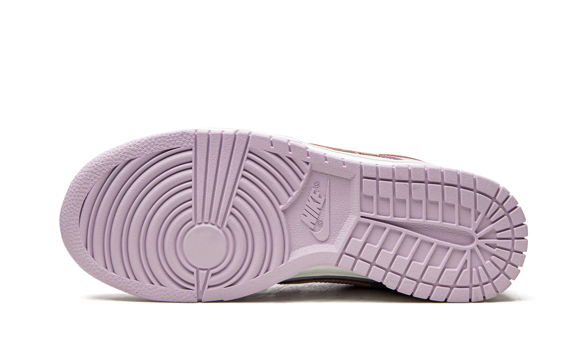 DUNK LOW WMNS "Easter" On The Move