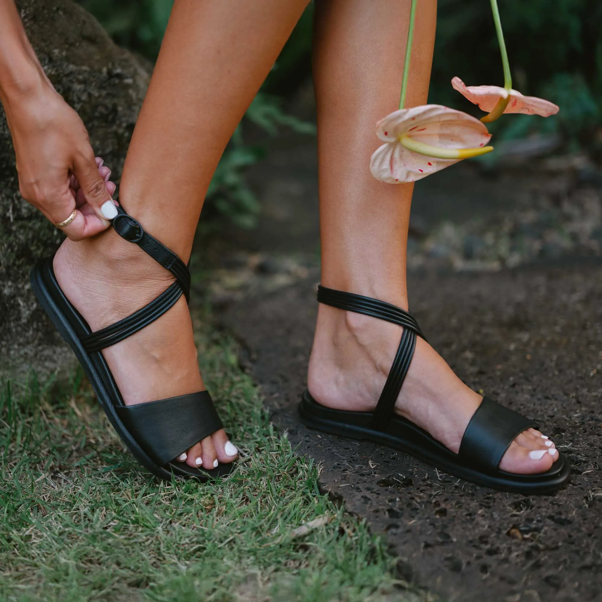 Tiare Wrap - Black Sporty Comfort Firm Step